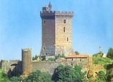Le clos des pierres rouges,château de Polignac